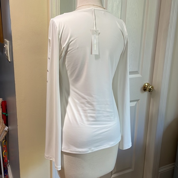 HOST PICK!!! Brand new ANN FONTAINE top with white pearl split sleeve - Picture 6 of 8
